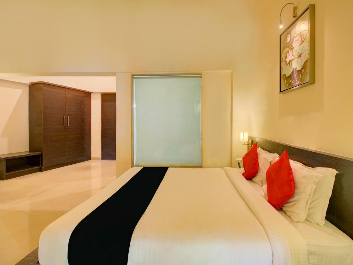 Capital O 36727 Plush Retreat Hotel Dive Exterior photo