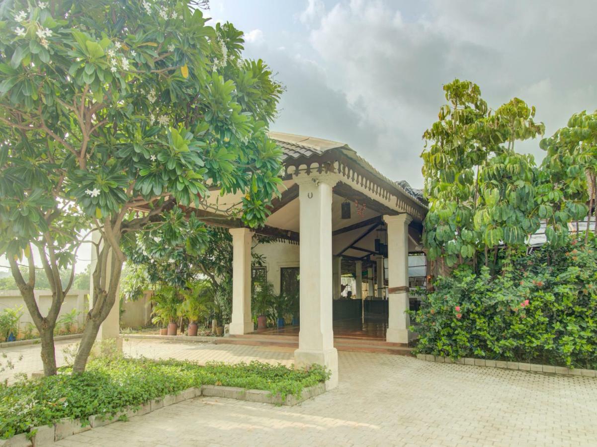 Capital O 36727 Plush Retreat Hotel Dive Exterior photo